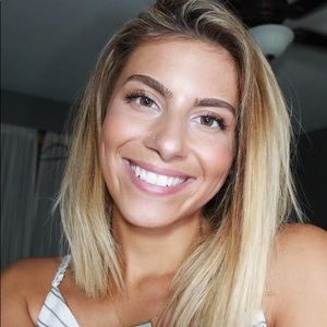 Meet your Posher, Viktoria